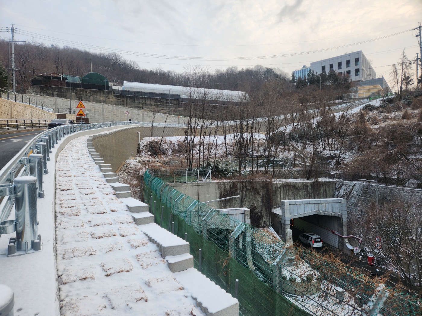 신촌동 금화터널 인근 도로개설 공사